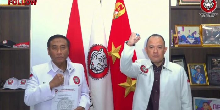 Kobarkan Api Perjuangan dari Lampung, Sekjen PRI Serahkan SK Ke Wawan Tohir Balaw